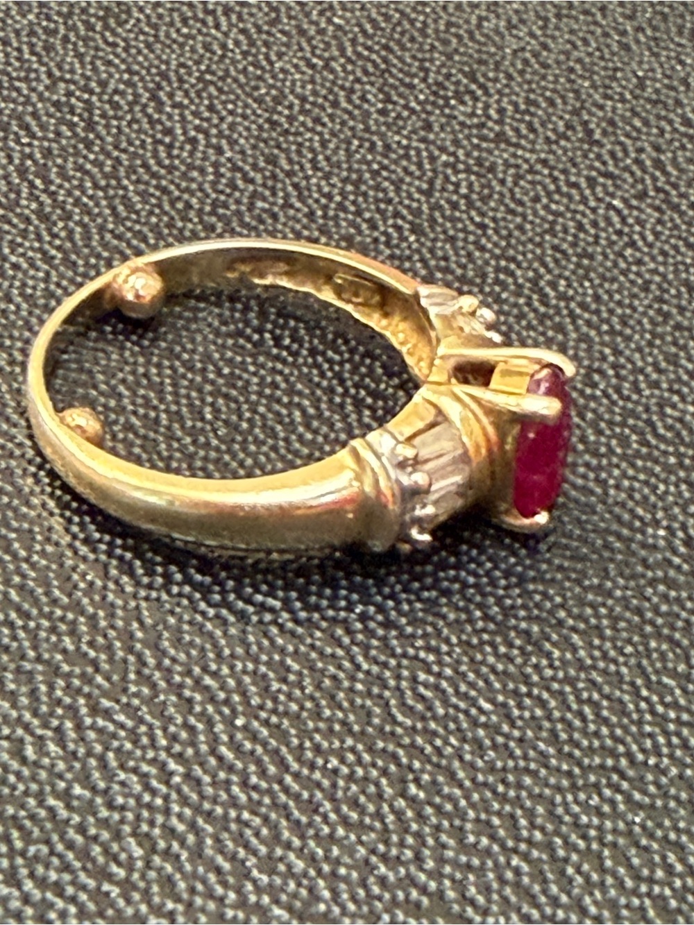 Vintage 14k solid gold ruby ring - Picture 4 of 11